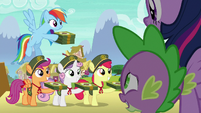 Rainbow and CMC offer cookies to Twilight and Spike S6E15