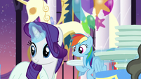 Rarity and Rainbow with their own plates S5E15