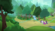 Rarity catches up with Rainbow Dash S8E17