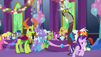 Starlight excuses herself from the party S7E1