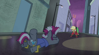 The henchpony with horseshoes on his hooves S4E06