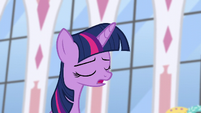 Twilight apologizes sincerely S5E12