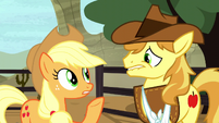 Applejack "how am I supposed to focus" S5E6