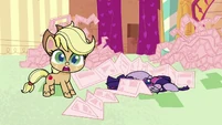 Applejack addressing the fourth wall PLS1E10a.png (1.04 MB)