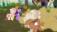 Hooffield mare squashed by hay bale S5E23
