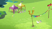 Rainbow, Fluttershy and Bulk walking together S4E10