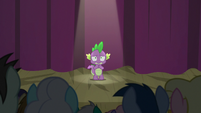 Spike standing before the audience S8E7