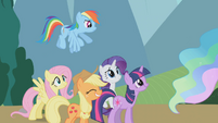 Main 5 put on poker faces before Celestia S1E10