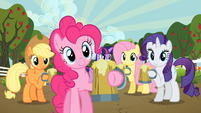 Pinkie offering cider S2E15