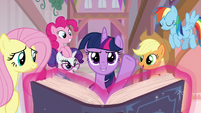 Twilight and her friends ready to teach S8E1