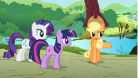 Applejack giving orders to Rarity and Twilight S01E10