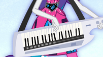 Rarity close up playing the keytar EG2