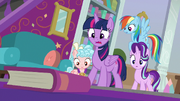 Twilight shocked by her failing magic S8E25