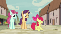 Apple Bloom dancing near Ivy Vine and Amethyst Skim S7E8