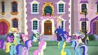 Princess Luna having trouble cutting the ribbon S7E10