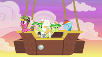 Rainbow and grannies back on the balloon S8E5
