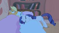 Rarity trying to get her blanket S1E8