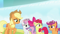 Cutie Mark Crusaders look at each other S7E16