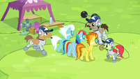 Group of ponies coming to Rainbow and Wonderbolts S4E10