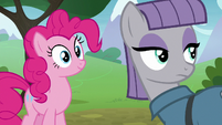 Pinkie Pie and Maud Pie looking behind S8E3