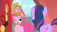 Pinkie winking S1E25