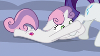 Rarity trying to shake Sweetie Belle loose S8E12