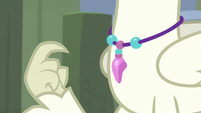 Terramar points at his pearl fragment S8E6