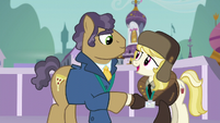 Manehattan and Whinnyapolis delegates reach an understanding S5E10