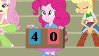 Pinkie Pie com um placar '4X0' EG