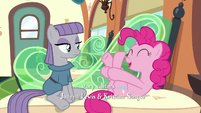 Pinkie wiggling her back hooves S7E4