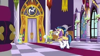Shining Armor approaches throne room door S9E4.png (1.04 MB) Shining Armor approaches throne room door S9E4