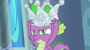 Spike wearing Sibling Supreme crown S9E4