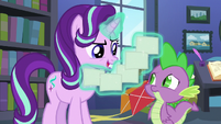 Starlight Glimmer levitating her lesson cards S6E21