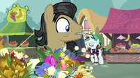 Filthy Rich sees Rarity behind him S7E19