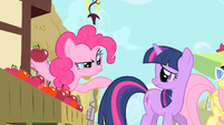 Pinkie Pie with an apple S1E20