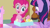 Pinkie presents a box of cupcakes to Twilight S7E3