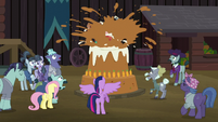Something pops out of the Hooffields' cake S5E23