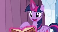Twilight with her undeniably adorkable face strikes again.