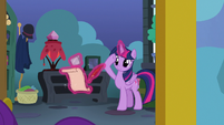 Twilight Sparkle giving Spike the signal S7E1