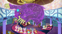 Ursa major emerges from Trixie's hat S8E15