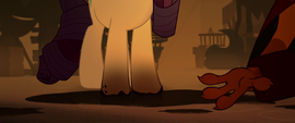 Capper points at Rarity's muddy hooves MLPTM