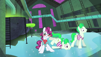 Henchponies slipping on icy floor S4E06