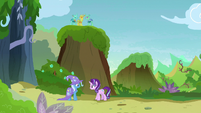 Starlight Glimmer doesn't see Pharynx anywhere S7E17