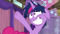 Twilight pointing at the 'parade' S9E16