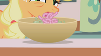 Applejack dropping worms in the bowl S1E04