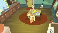 Applejack sola en la cocina Un Descanso Agotador