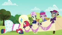 Orchard Blossom and the judges see Apple Bloom run off S5E17