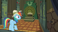 Rainbow impressed with the temple model S6E13