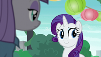 Rarity looks at Pinkie Pie S6E3