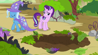 Starlight Glimmer amused by Trixie's aloofness S7E17